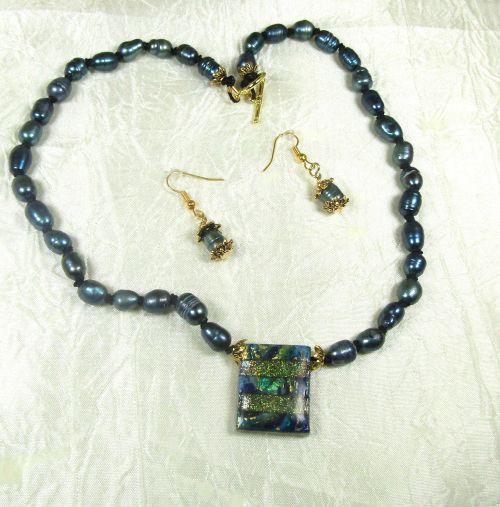 Pearl Designer Set with dark blue handmade pendant