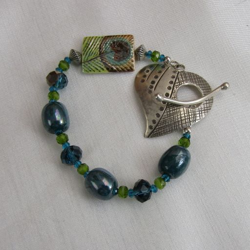 Handmade Artisan Bead Bracelet with Heart Clasp - VP's Jewelry 
