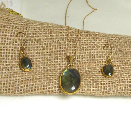 Labradorite Pendant on Gold Chain with Matching Earring 