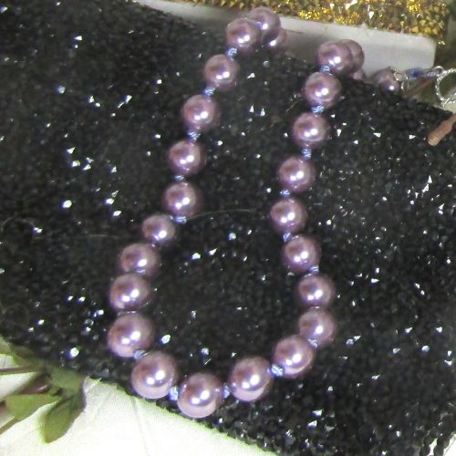 Classic Pearl Necklace in Violet