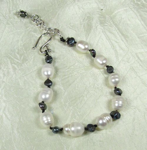 Black & White Pearl Bracelet