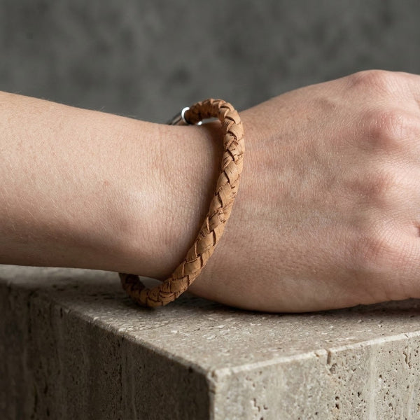 an leather bracelet beige