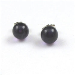 Classic stud earrings in amethyst