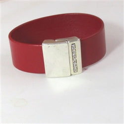 Wide redl leather bracelet for a woman