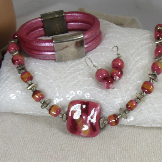 Pink Kazuri Hsndmade Necklace Earrings and Regaliz Bracelet - VP's Jewelry  
