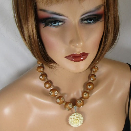 Samunnat Handmade Bead Necklace with Flower Pendant - VP's Jewelry