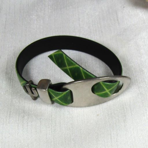 Bracelet for a Woman in Ultra-light Green Cord