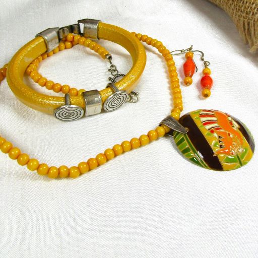 Artisan Yellow Cat Necklace and Regaliz Leather Bracelet Jewelry Set