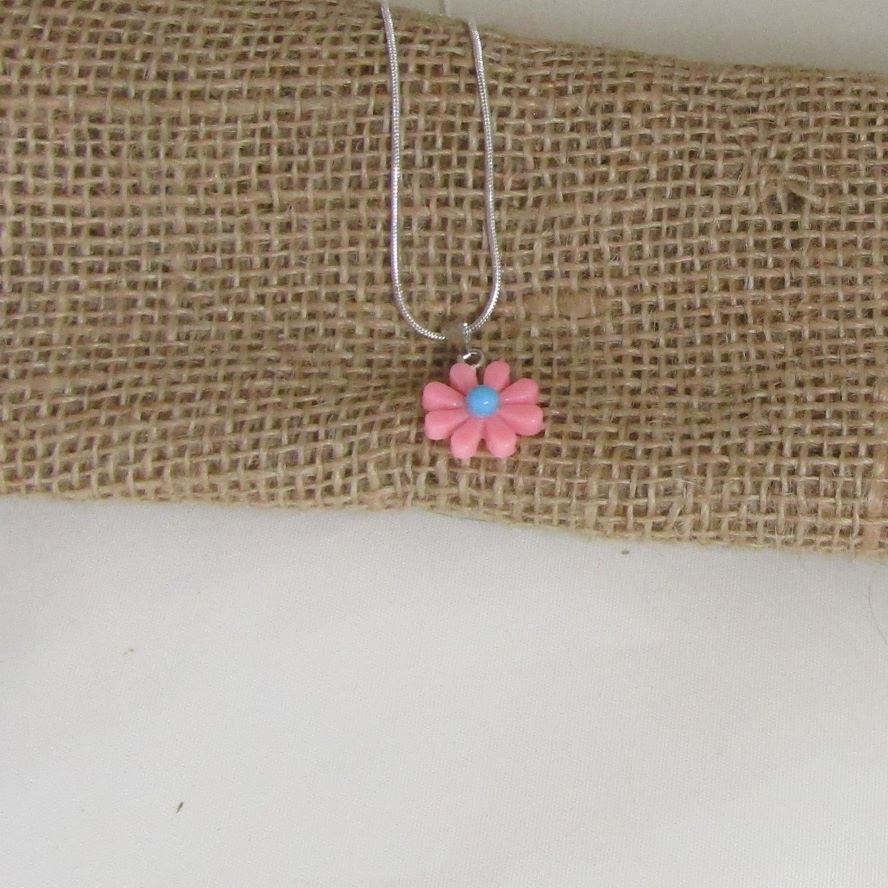 Cute Spring Flower Pendant Necklace