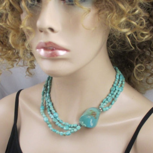 VP's Jewelry  Boutique Turquoise Beaded Necklace