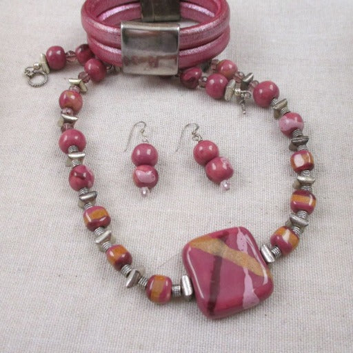 Pink Kazuri Hsndmade Necklace Earrings and Regaliz Bracelet - VP's Jewelry  